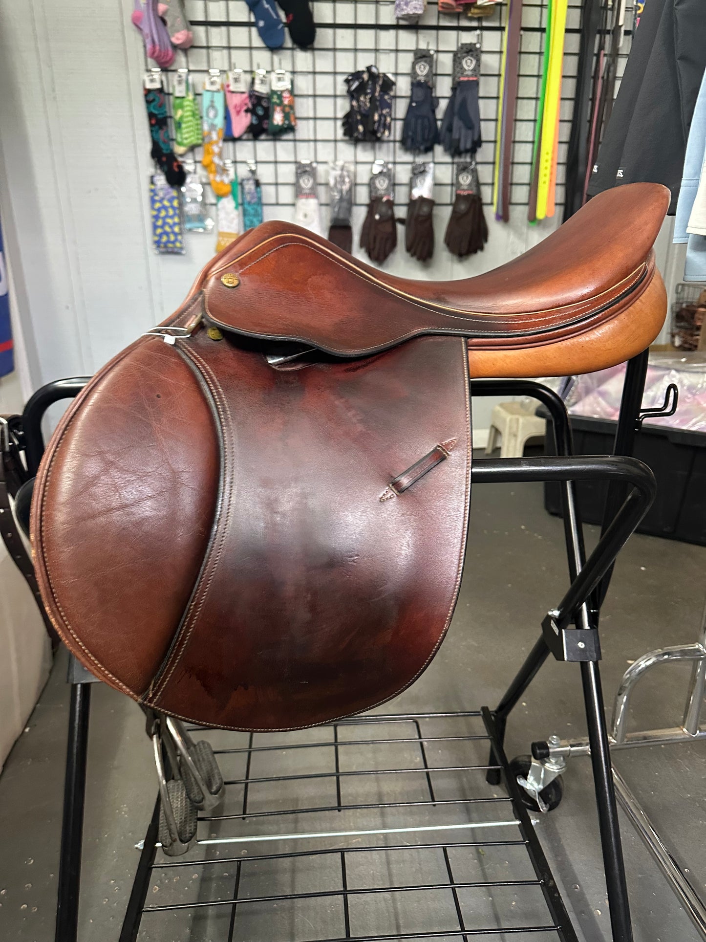 Consignment Dover Circuit 17" M