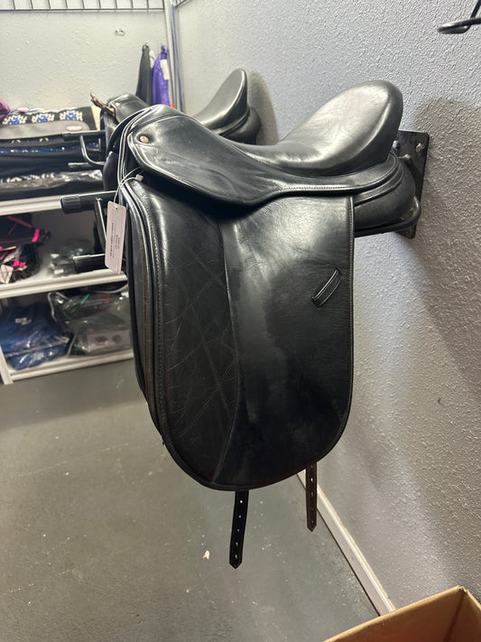 Consignment Bond Street Dressage Saddle