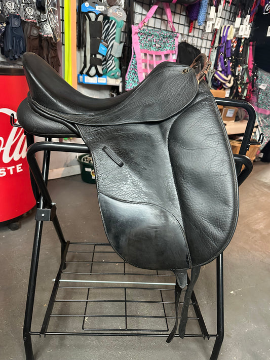 Consignment Bates Isabell Werth Dressage Saddle - CAIR Gullet System